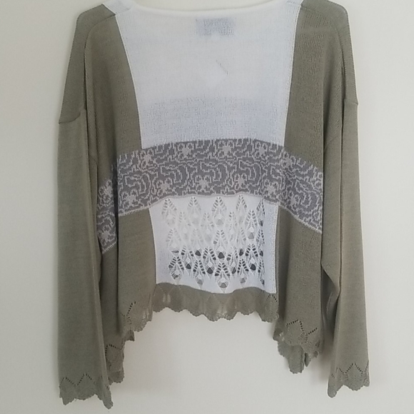 Beautifully detailed sweater. - Picture 5 of 5